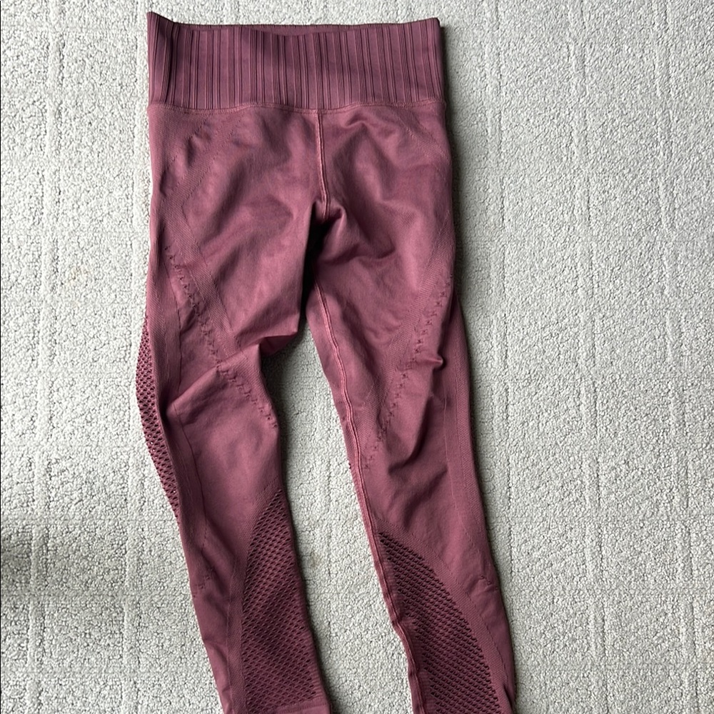 Athleta rose pink laser, cut workout pants